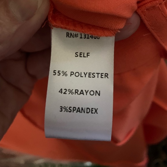 Fabulous salmon colored cropped pants for Spring and beyond! - Picture 4 of 5